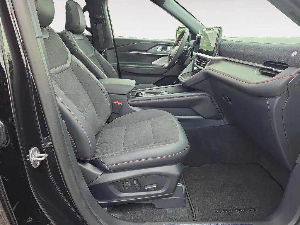 New 2026 AGATE BLACK METALLIC Ford ST image 10