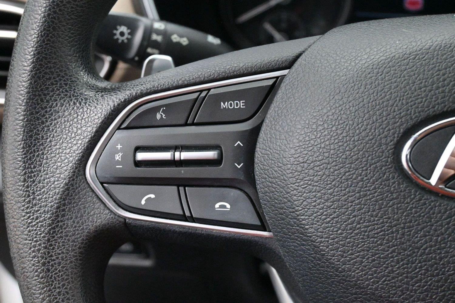 Used 2022 Quartz White Hyundai SE image 17