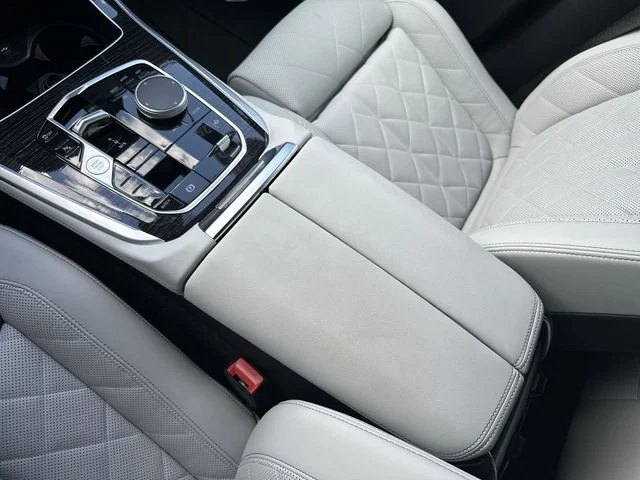 Used 2025 Gray BMW sDrive40i image 21