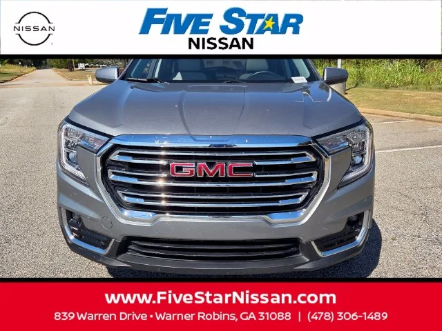 Used 2023 Silver GMC SLT image 2
