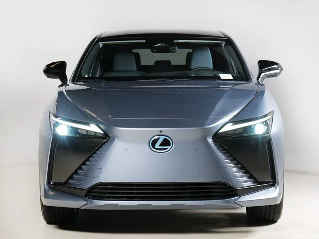 Used 2023  Lexus 450e Luxury image 8