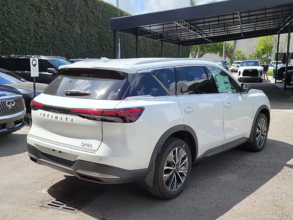 New 2027 White INFINITI LUXE image 32