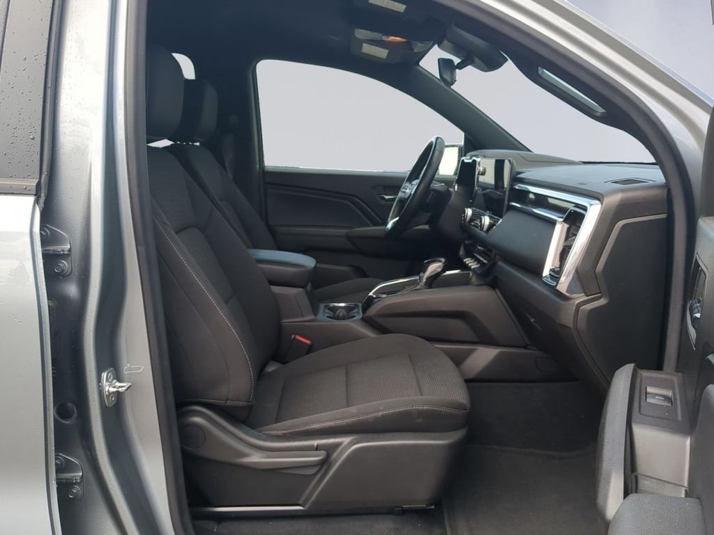 Used 2024 Silver GMC Elevation image 16
