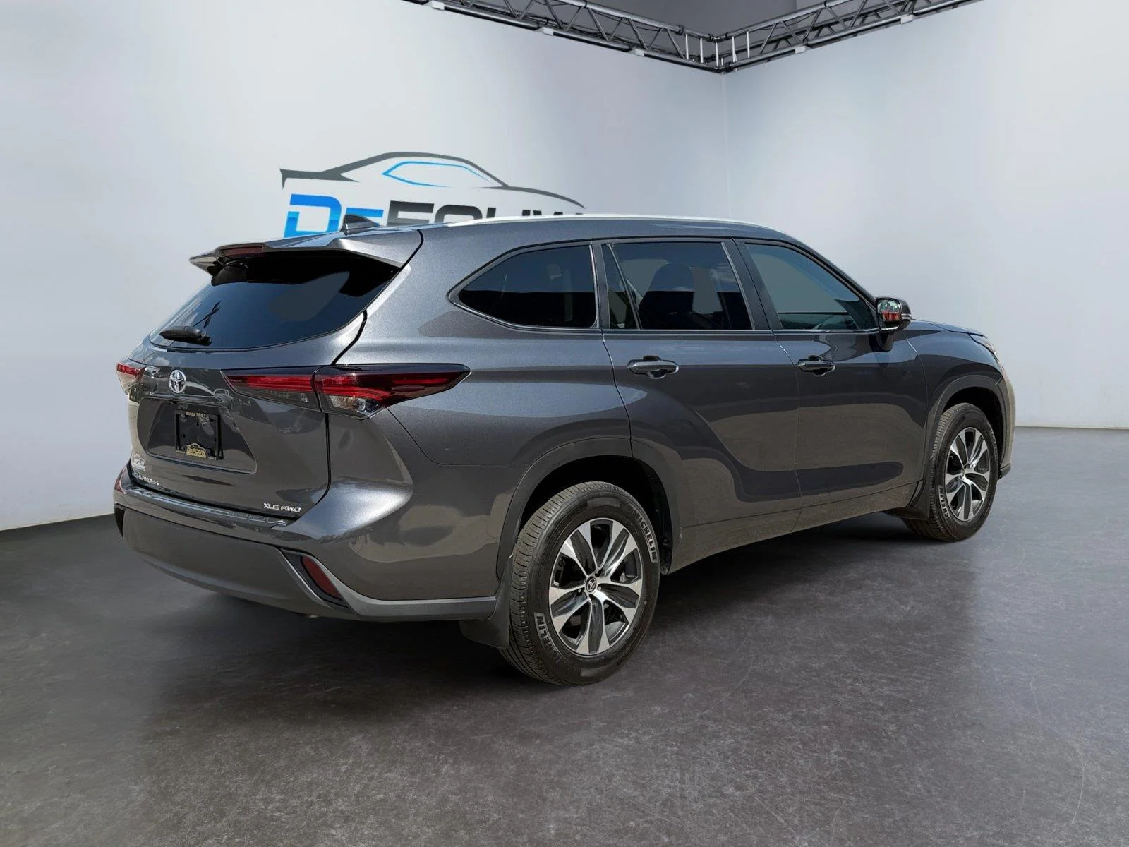 Used 2025  Toyota Platinum image 3