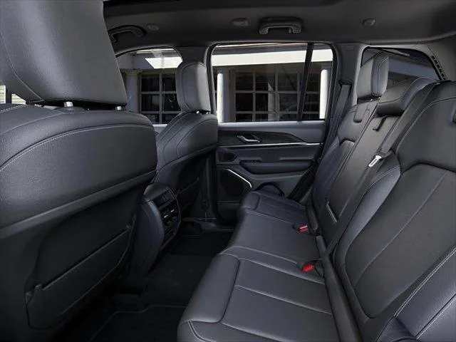 New 2026 Diamond Black Crystal Pearlcoat Jeep Limited image 23