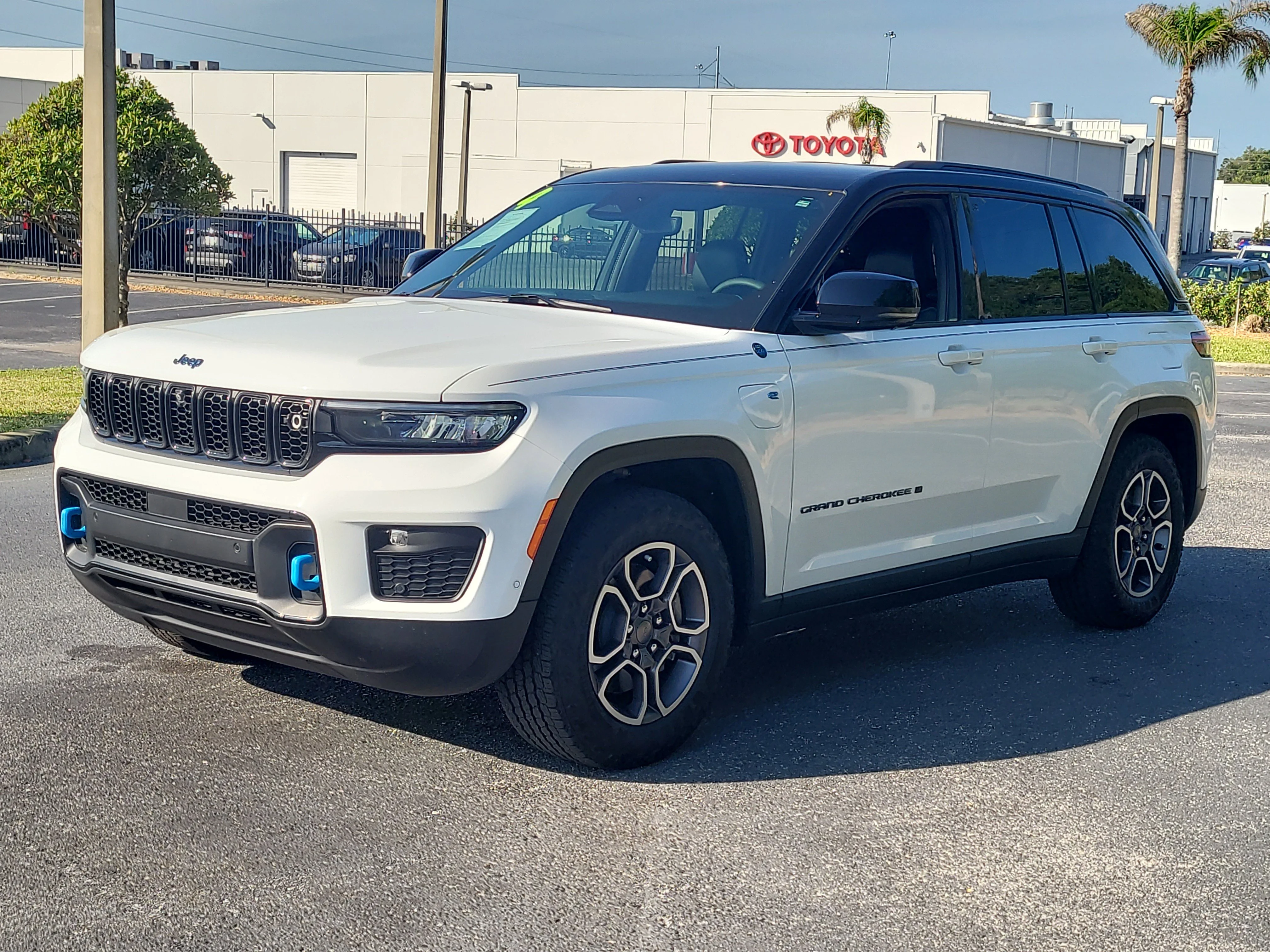 Used 2024 Bright White Clearcoat Jeep Trailhawk image 3