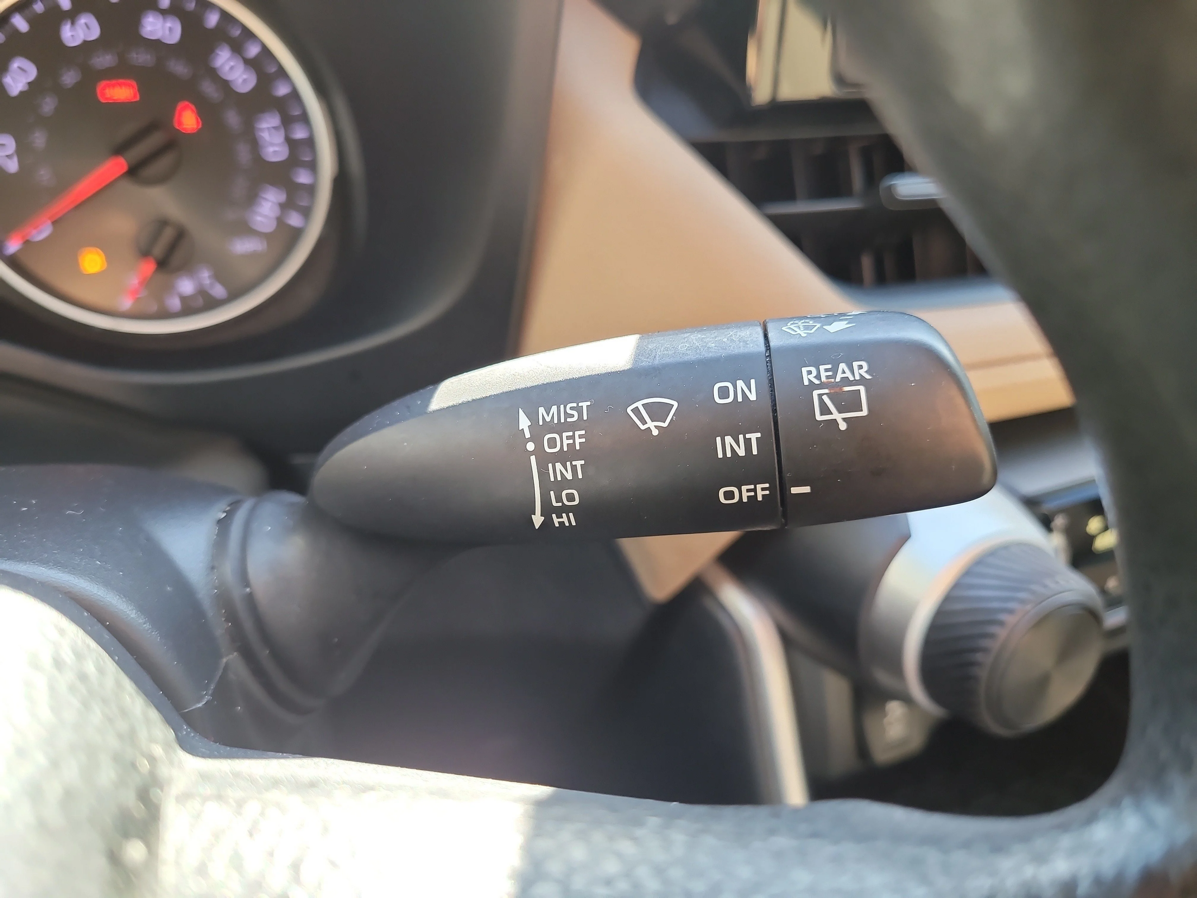 Used 2020 Pearl Toyota LE image 29
