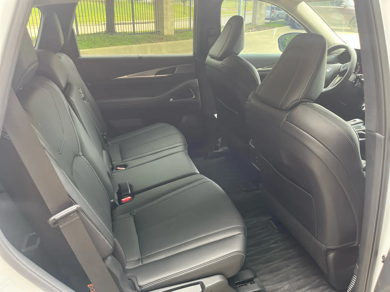 Certified Used 2026 Radiant White INFINITI LUXE image 17