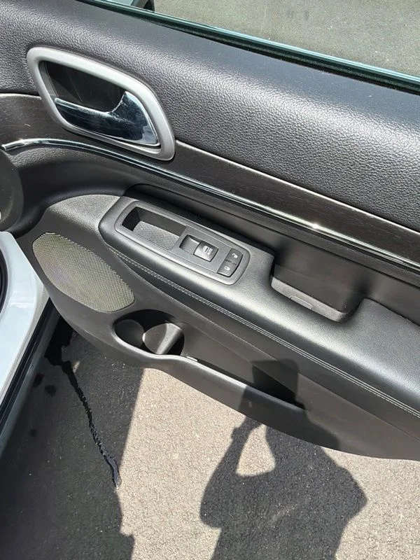 Used 2018 White Jeep Limited image 9