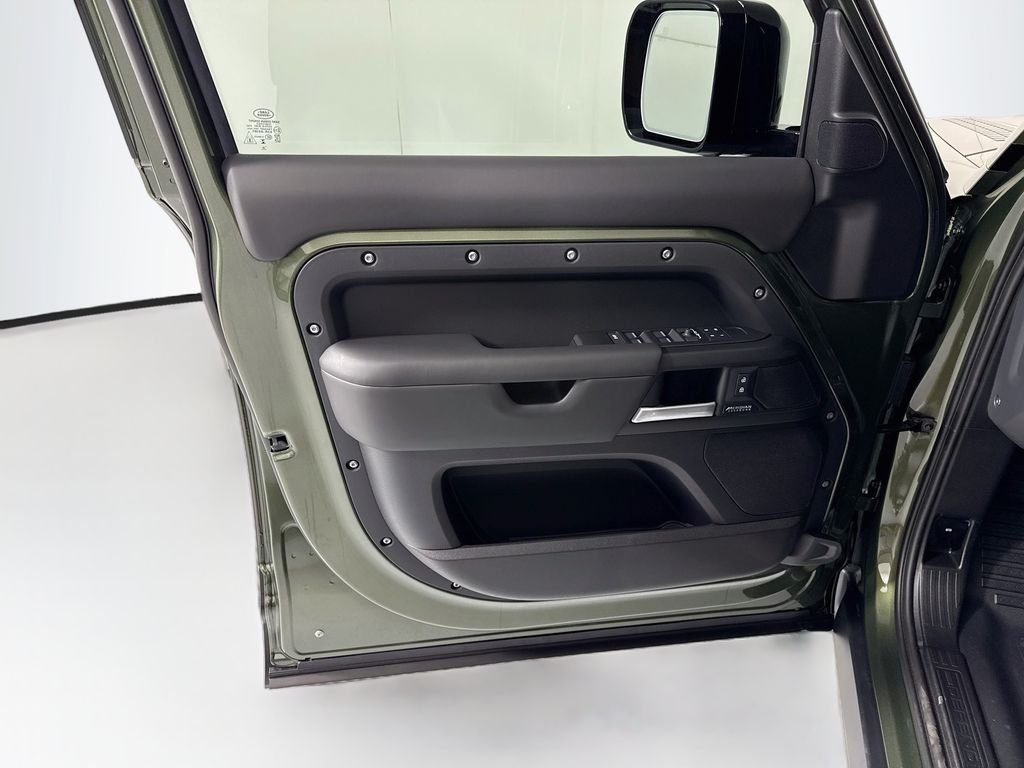 New 2026 Woolstone Green Land Rover X-Dynamic SE image 24