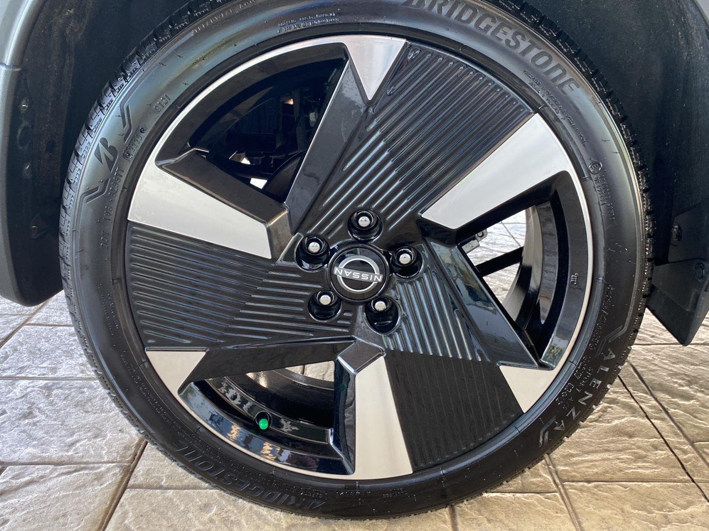 Certified Used 2025 Gun Metallic Nissan SR image 12