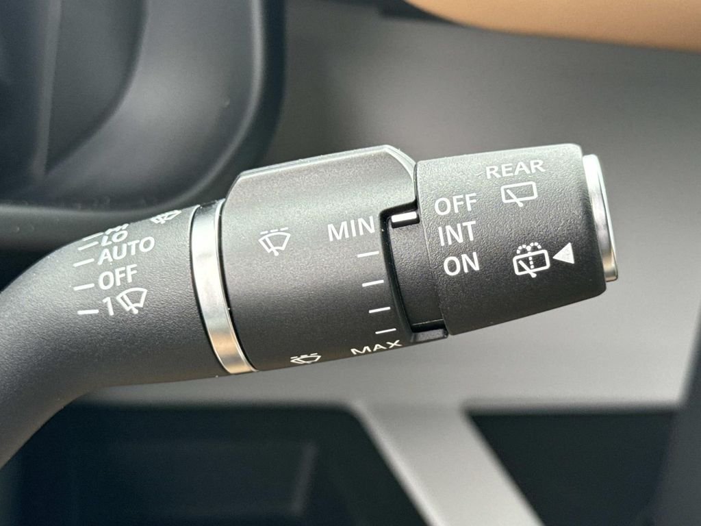 New 2026 Fuji White Land Rover X-Dynamic SE image 9