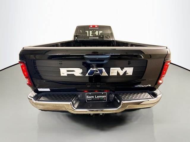 New 2026 Diamond Black Crystal Pearl-Coat Exterior Paint RAM Tradesman image 6