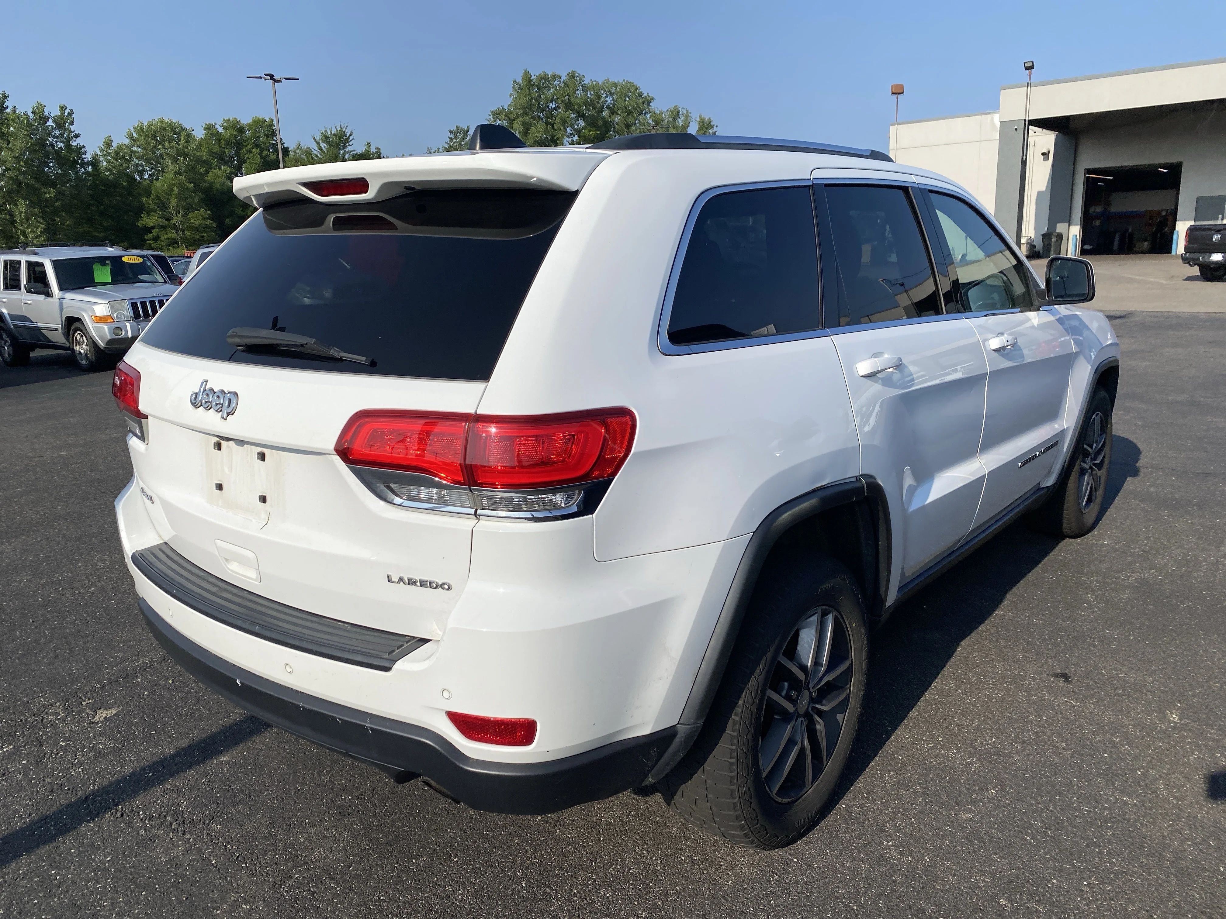 Used 2018 Bright White Clearcoat Jeep  image 2
