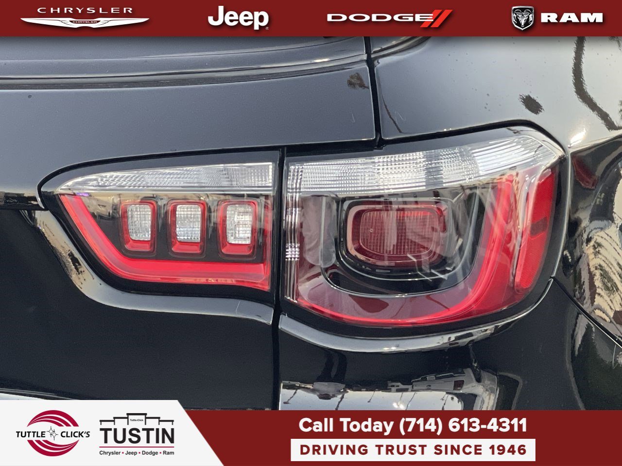 New 2026 Diamond Black Crystal Pearlcoat Jeep Latitude image 9