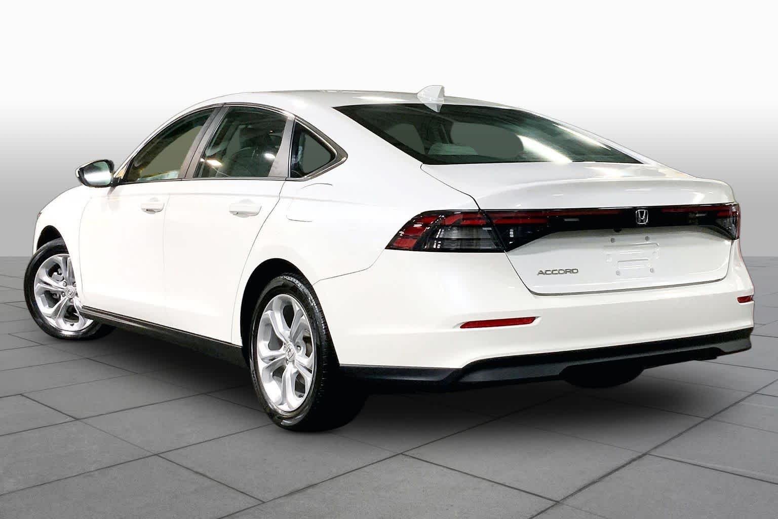 Used 2023 Platinum White Pearl Honda LX image 12