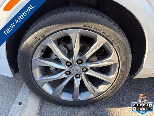 Used 2024 White Frost Tricoat Buick Avenir image 15