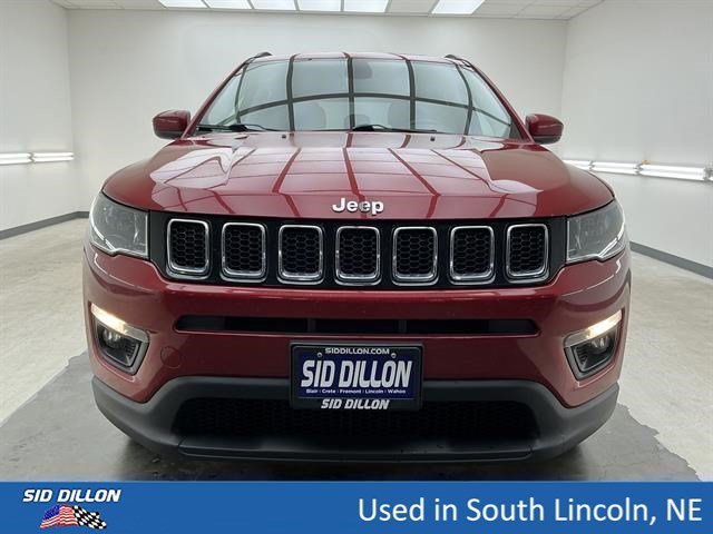 Used 2018 Redline Pearlcoat Jeep Latitude image 2