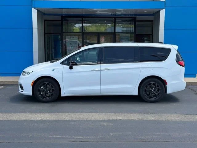 2024 Chrysler Pacifica Hybrid Select S-Appearance PHEV's photo