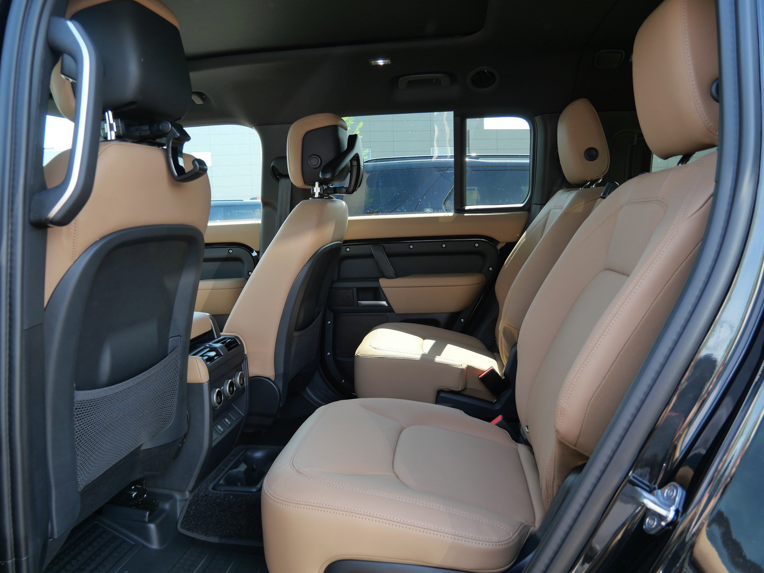 New 2026 Santorini Black LAND ROVER X-Dynamic SE image 6