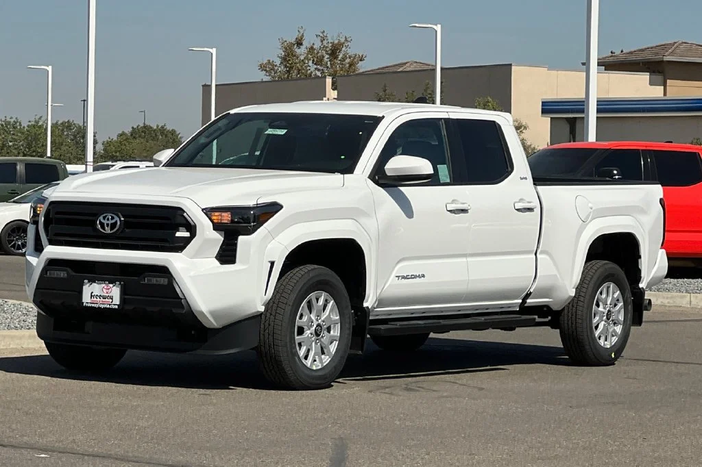 New 2026 Ice Cap Toyota SR5 image 8