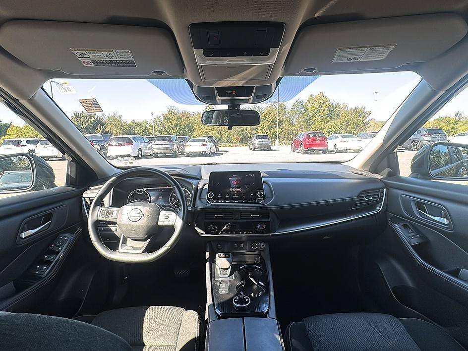 Used 2025 Super Black Nissan SV image 28