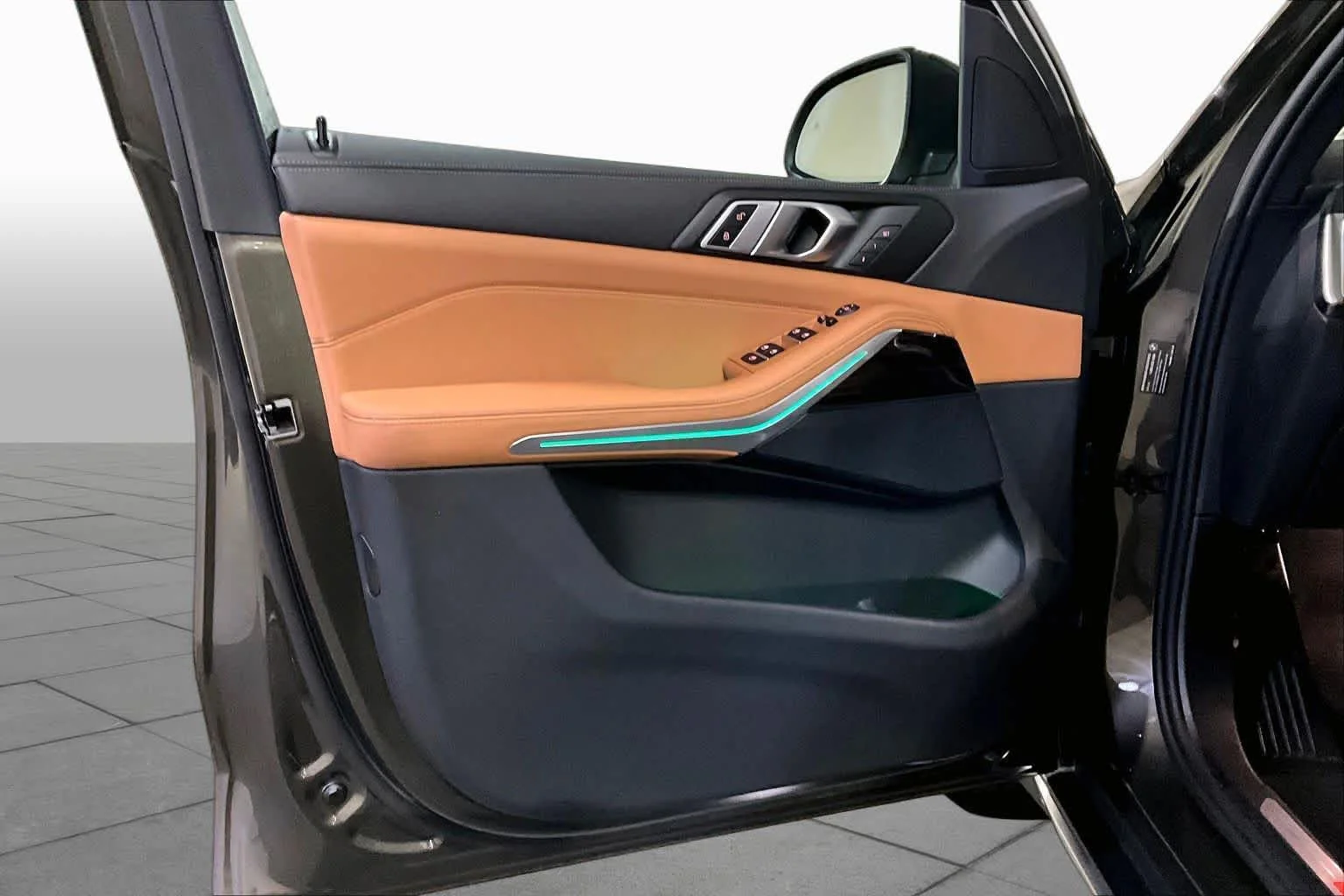 Certified Used 2025 Manhattan Green Metallic BMW xDrive40i image 21