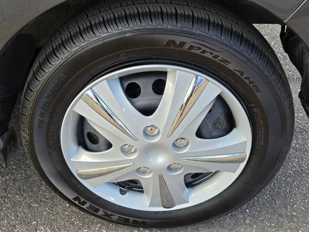 Used 2024  Mitsubishi ES image 11