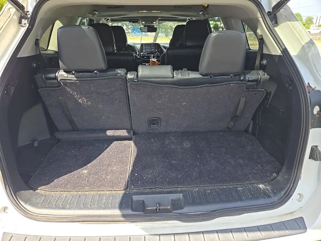 Used 2022 Beige Toyota XLE image 7