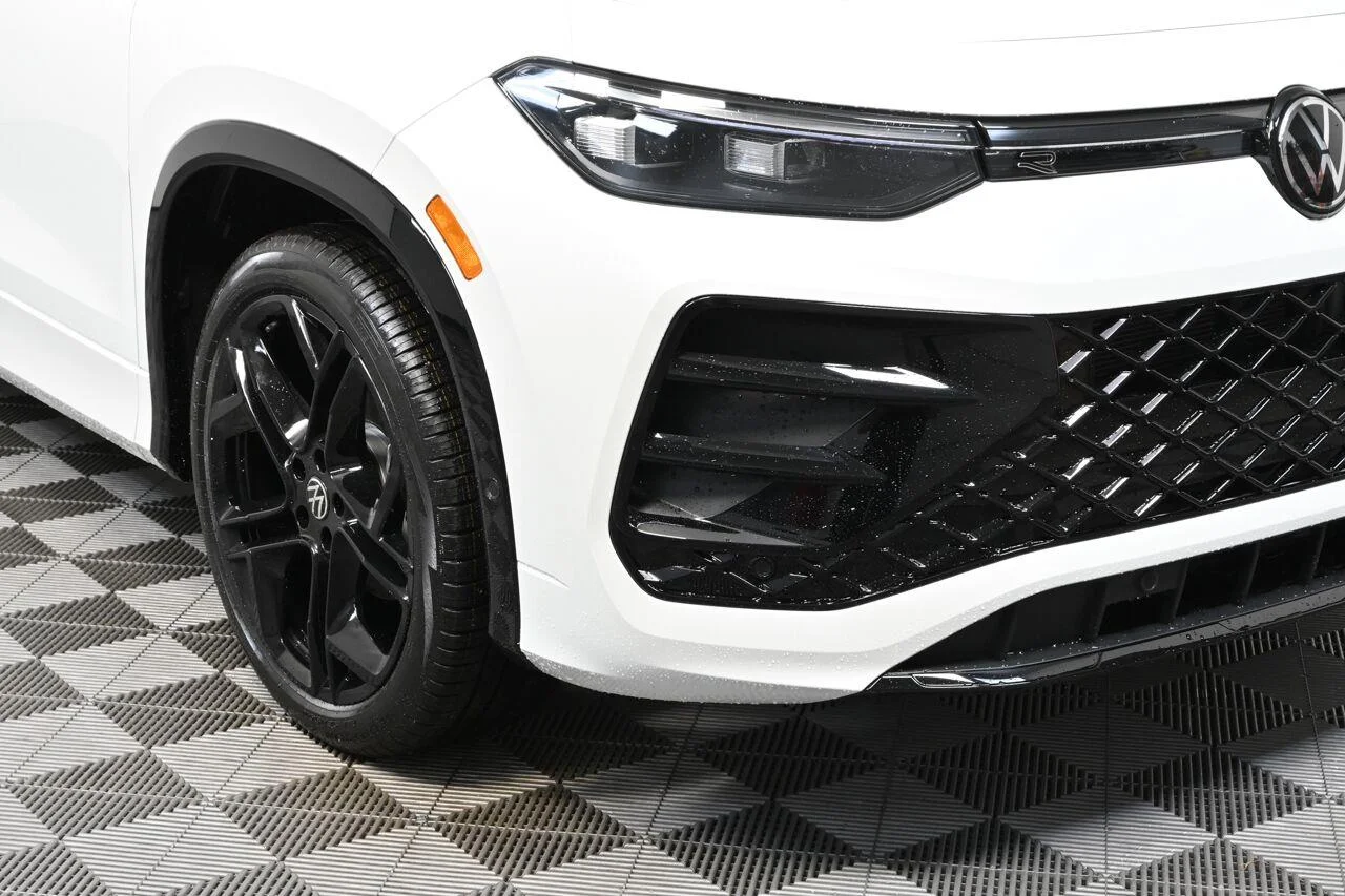 New 2026 Opal White Pearl Volkswagen SE R-Line Black image 33