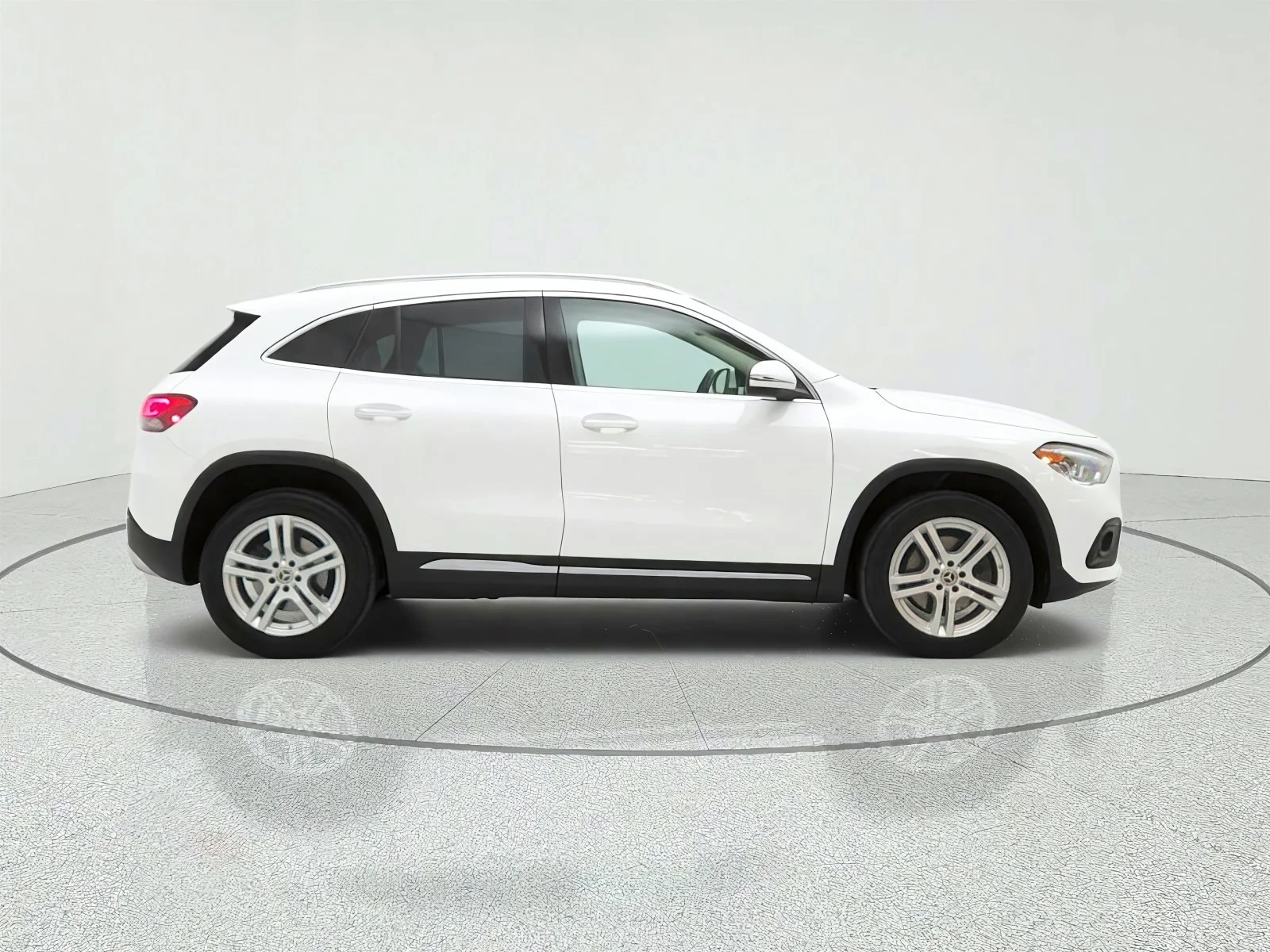 Used 2021 Polar White Mercedes-Benz GLA 250 SUV image 4
