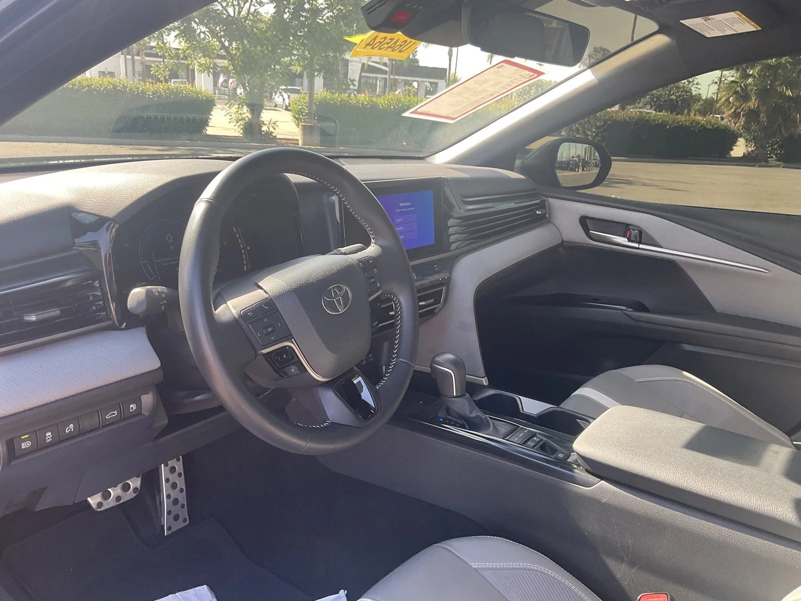 2025 Toyota Camry SE - Photo 11