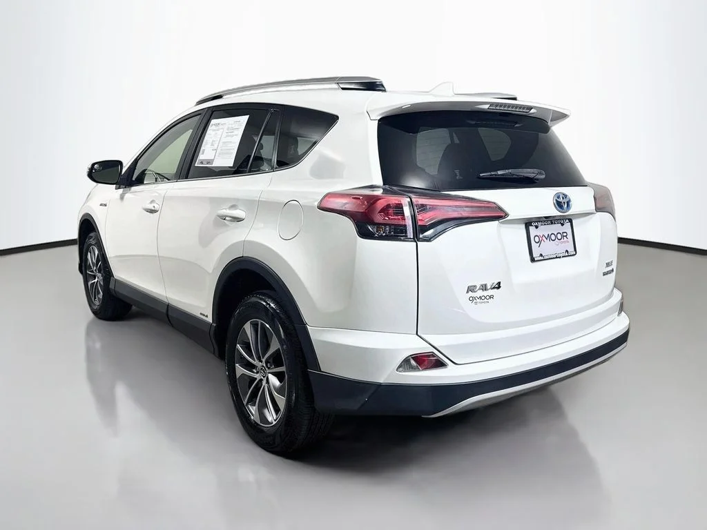 Certified Used 2016 Super White Toyota XLE image 5