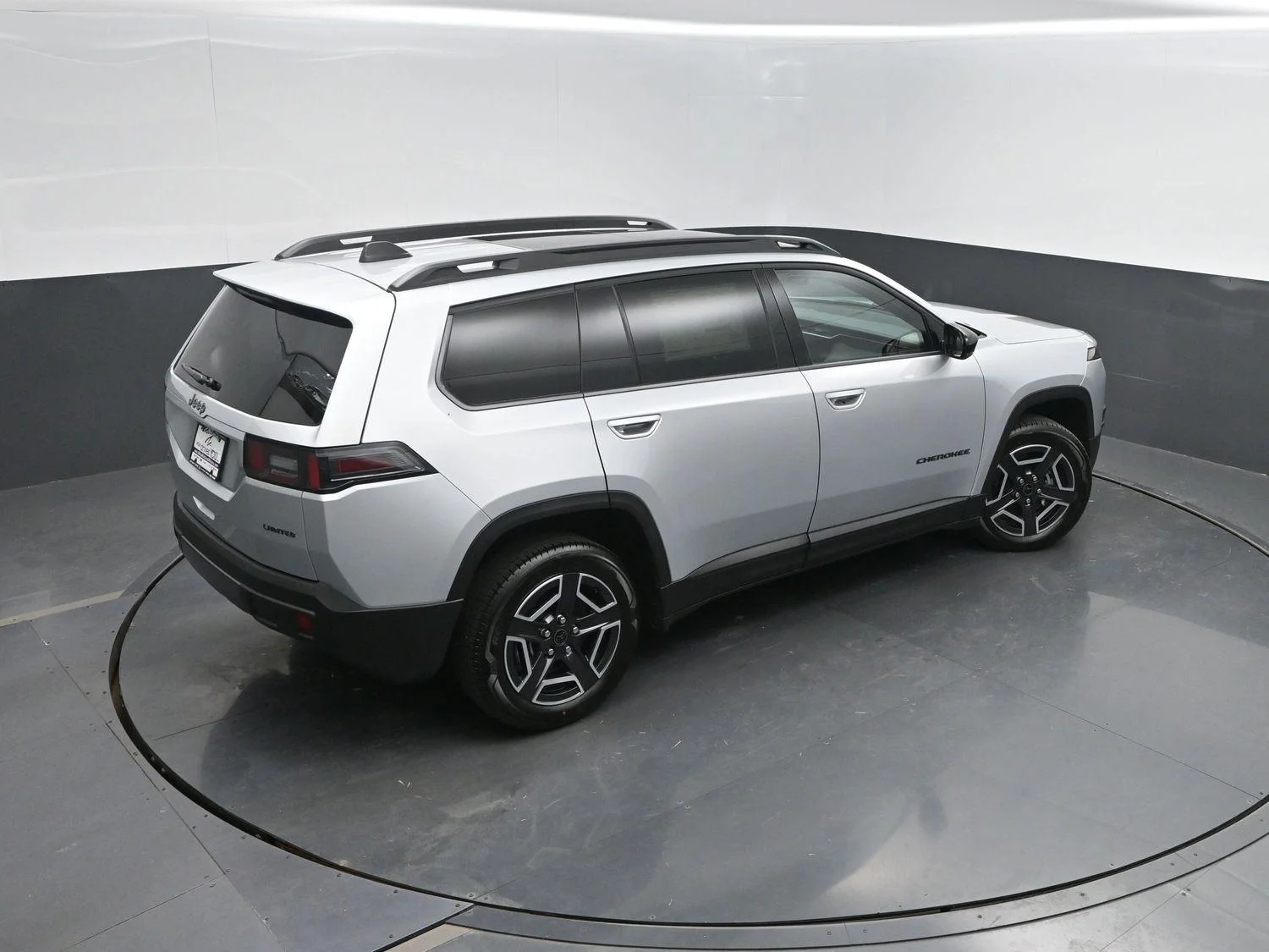 New 2026 Silver Zynith Clear-Coat Exterior Paint Jeep Laredo image 39