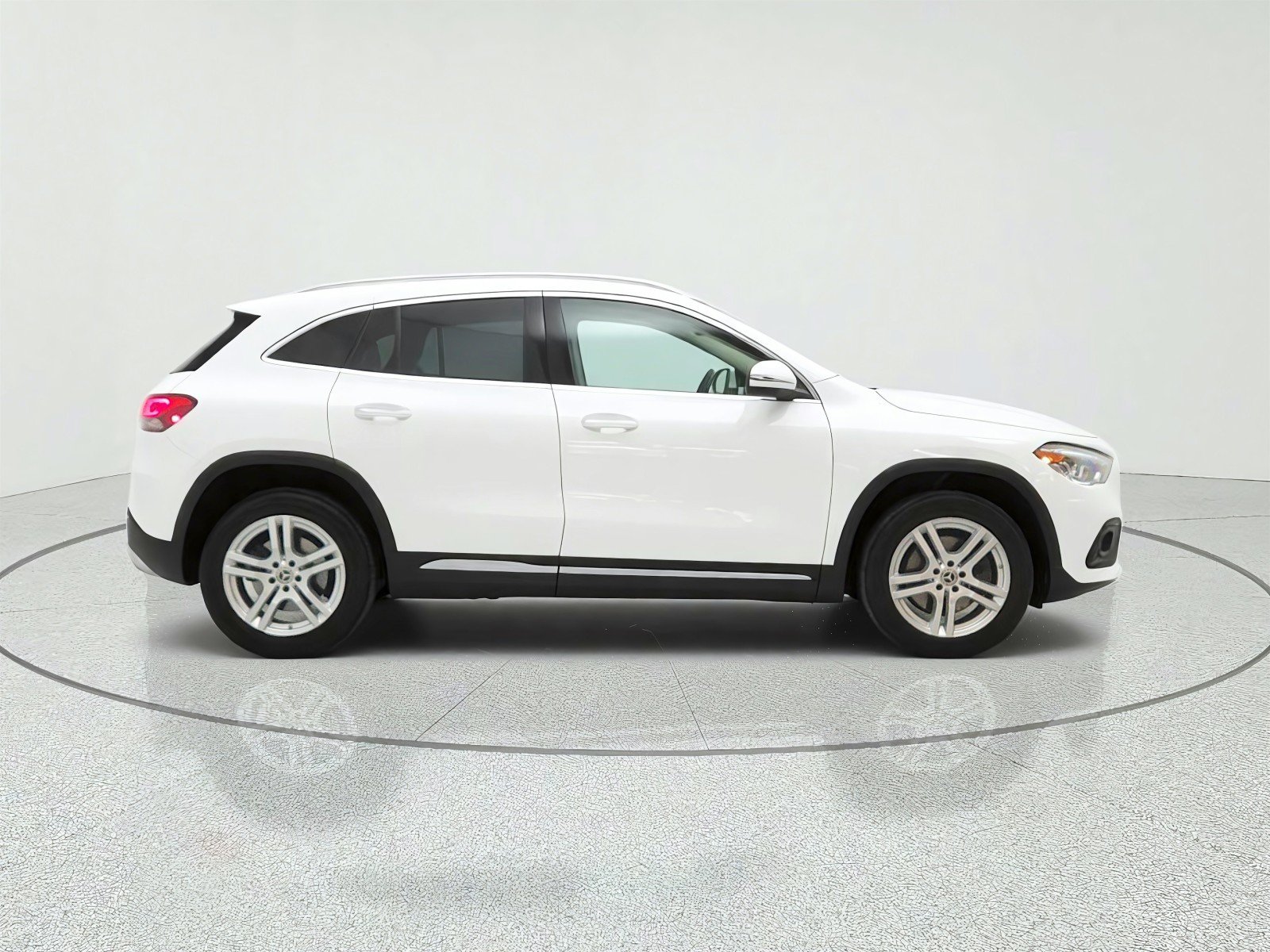 Used 2021 Polar White Mercedes-Benz GLA 250 SUV image 4