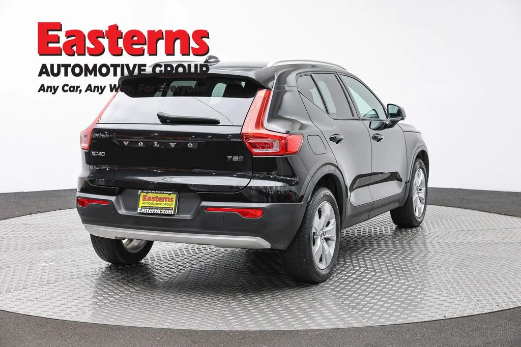 Used 2022 Black Volvo Momentum image 5