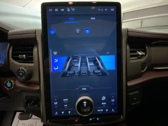 Used 2022 White Ford Limited image 19
