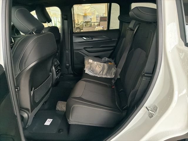 New 2026 Bright White Clear-Coat Exterior Paint Jeep Laredo X image 13
