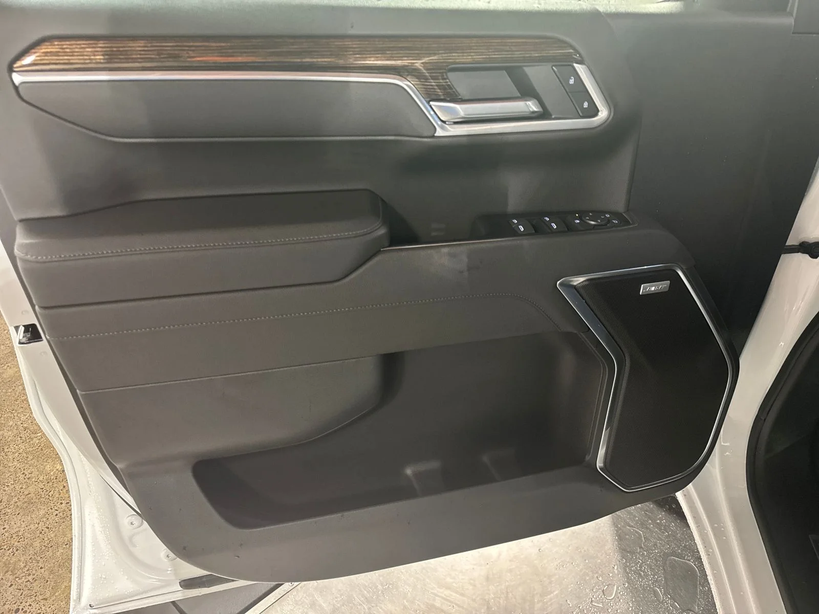 Used 2026 Summit White GMC Elevation image 24