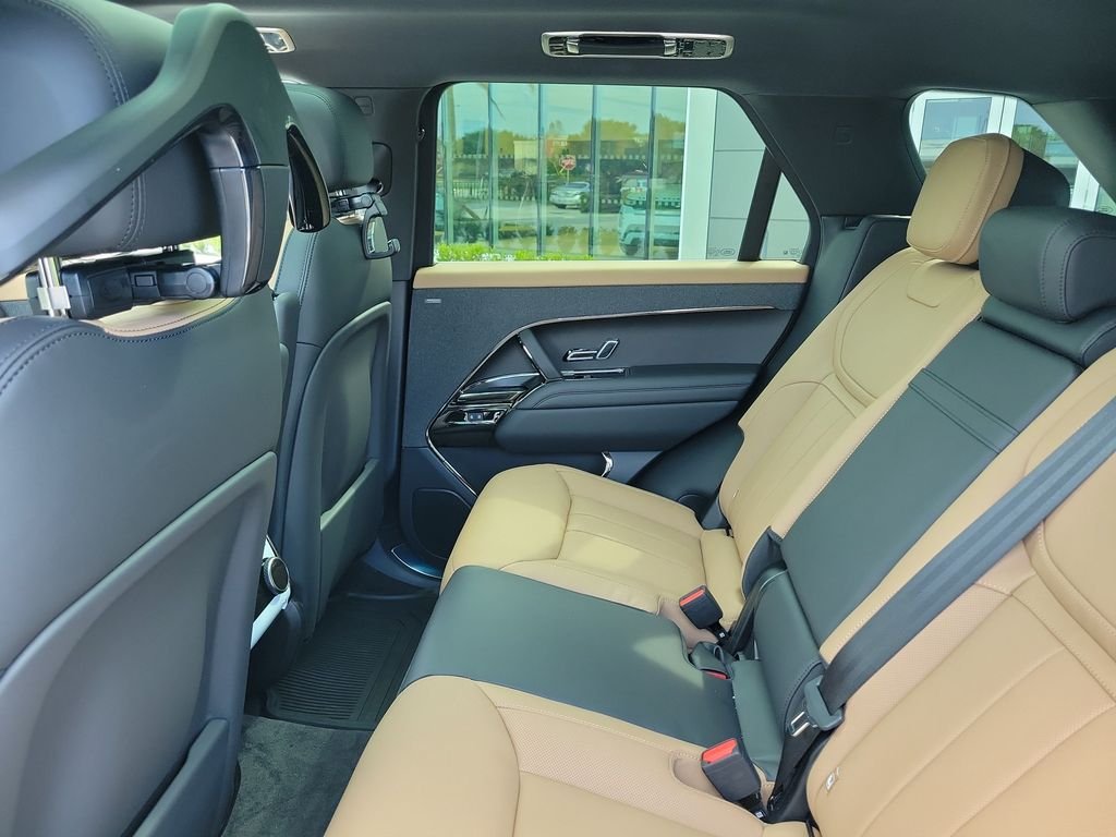 New 2026 Fuji White Land Rover Dynamic SE image 16