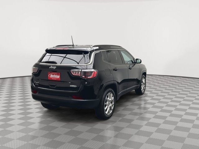 Used 2022 Diamond Black Crystal Pearlcoat Jeep Latitude Lux image 36