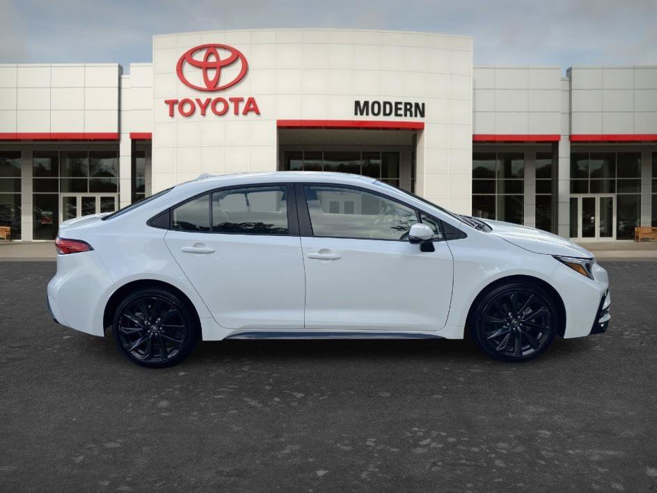 Used 2025 Ice Cap Toyota Hybrid SE image 4