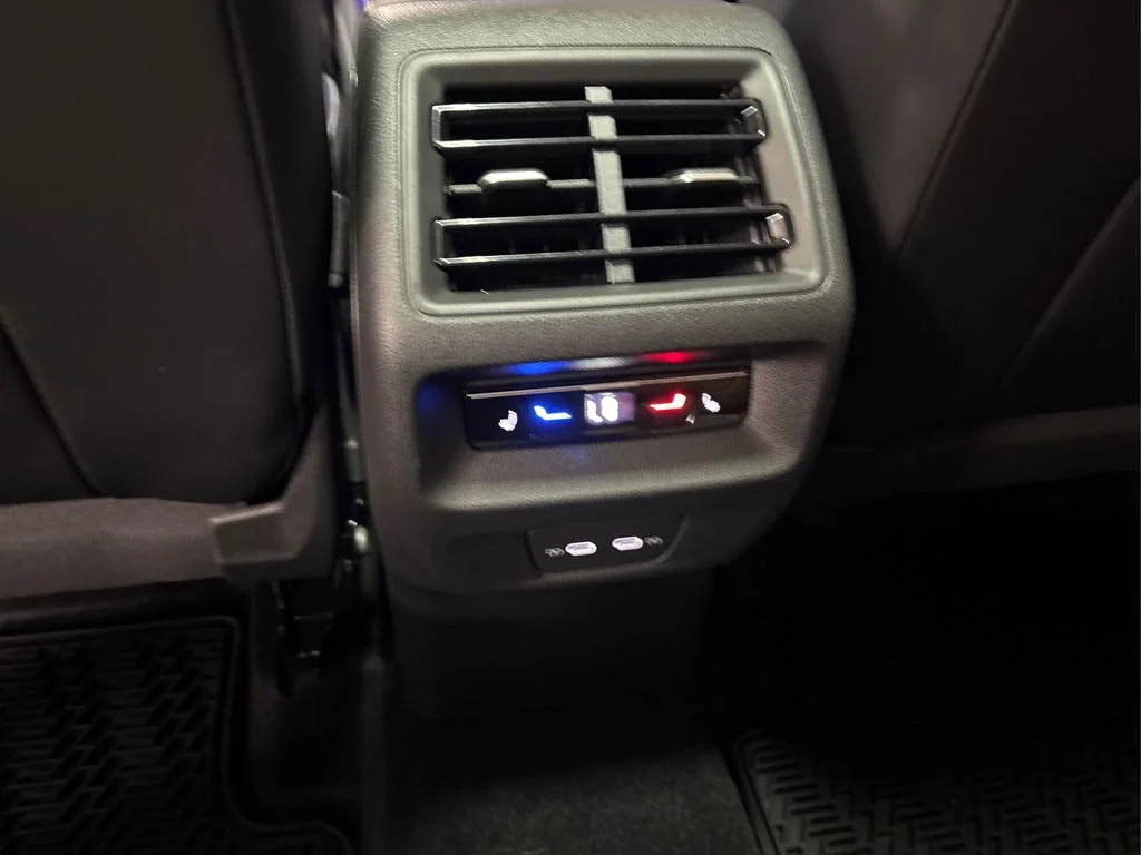 Used 2025  Volkswagen 2.0T SEL R-Line image 37