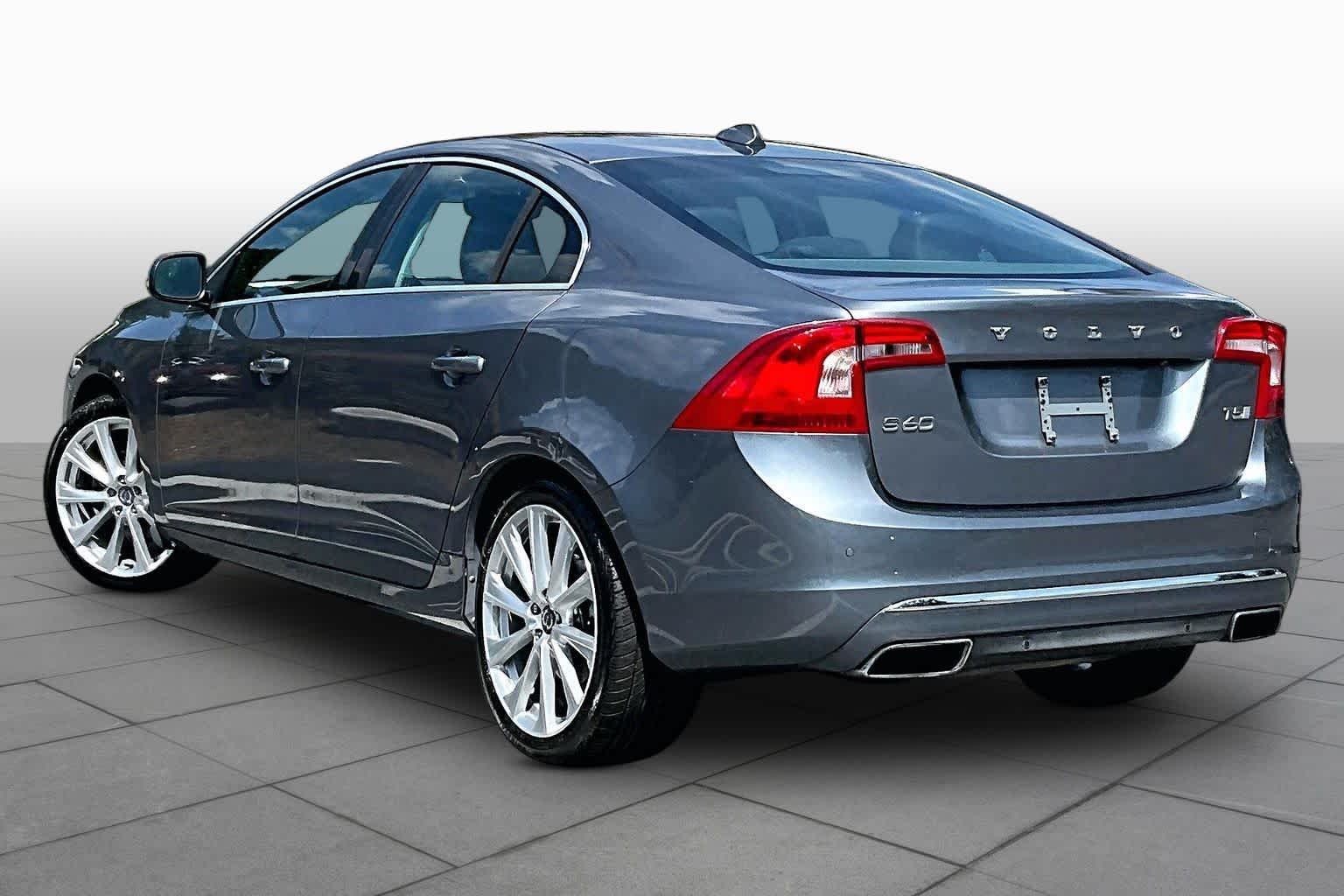 Used 2017 Osmium Grey Metallic Volvo Inscription image 12