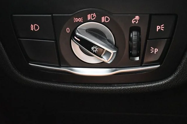 Used 2020 Black BMW xDrive30i image 27