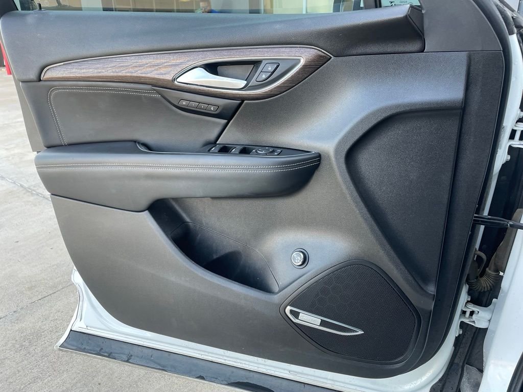 Used 2022 White Buick Avenir image 9