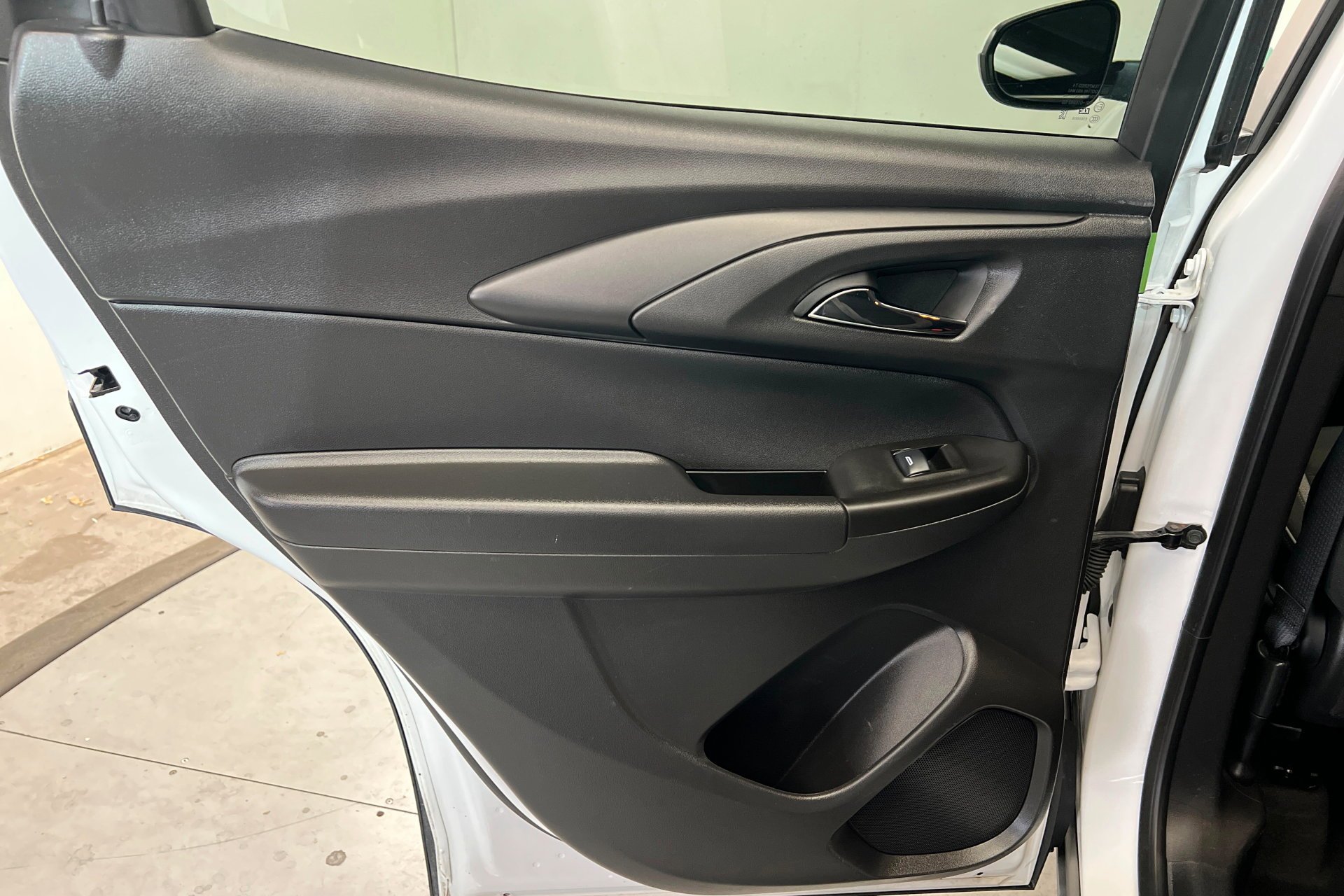 Used 2025 Summit White Chevrolet LT image 19