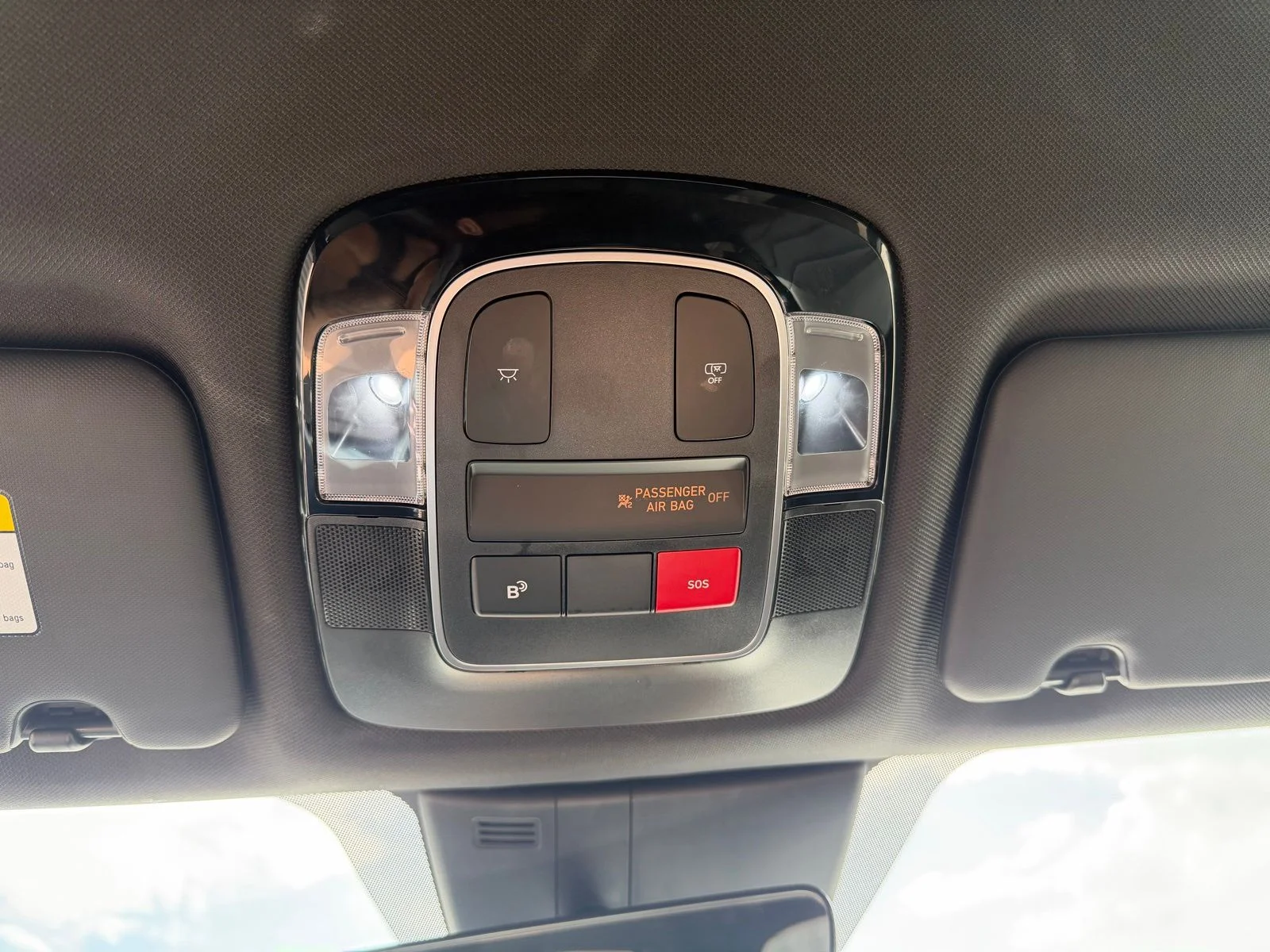 Used 2025 White Hyundai SEL image 22