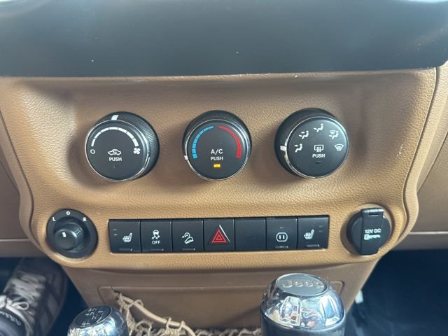 Used 2011 White Jeep Unlimited Sahara image 14