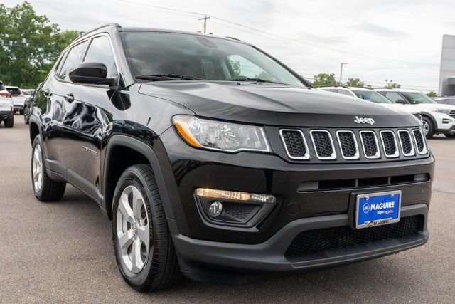 Used 2019 Black Jeep Latitude image 4